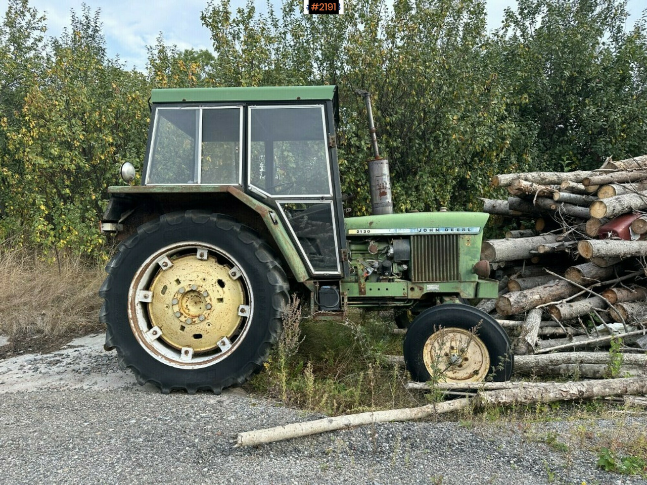 John Deere 2130 Tractor - جرار: صورة 2 John Deere 2130 Tractor - جرار: صورة 2
