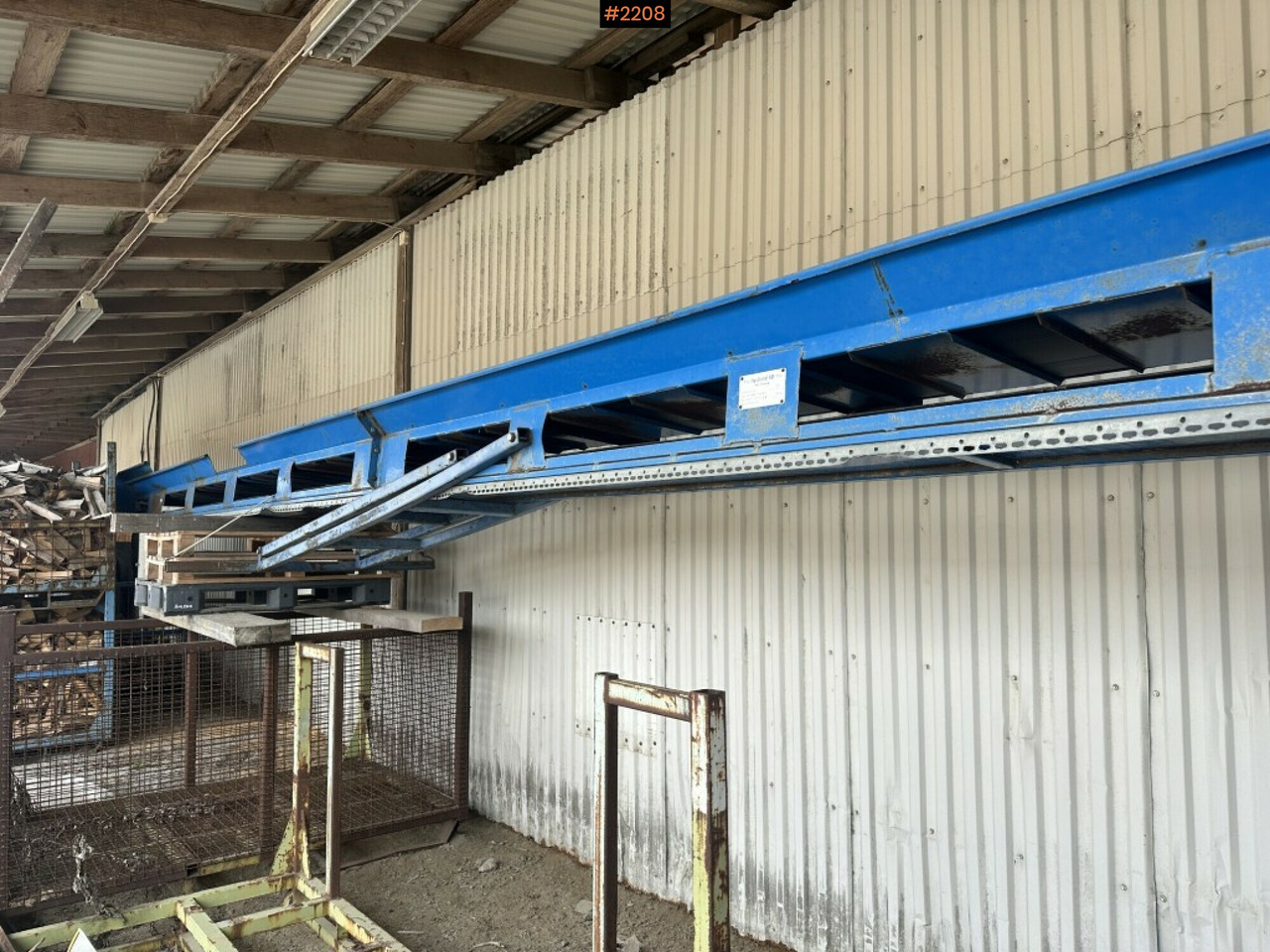 Wood grinder with conveyor and magnet - معدات الغابات: صورة 2 Wood grinder with conveyor and magnet - معدات الغابات: صورة 2