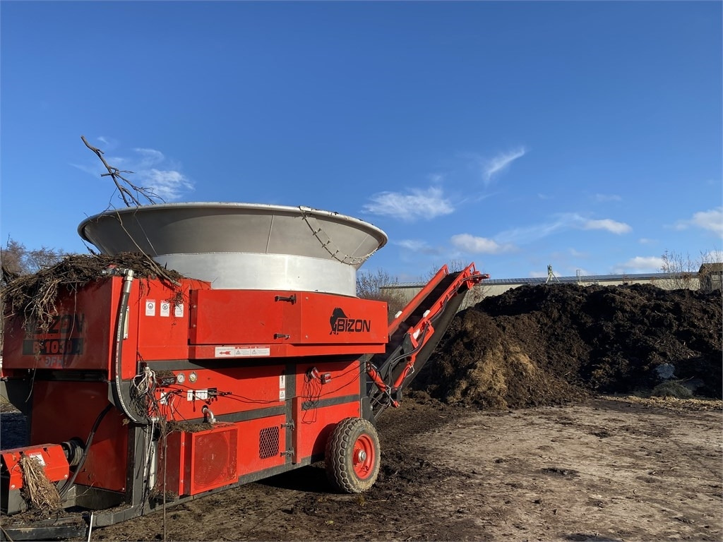 Bizon B-1030 Kompost Schredder Biomasse Mist Compost shr - جهاز إعداد التبن: صورة 1 Bizon B-1030 Kompost Schredder Biomasse Mist Compost shr - جهاز إعداد التبن: صورة 1