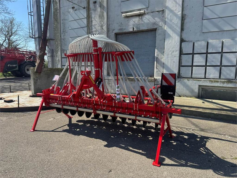 Kverneland CB 3000 3 punt - آلة بذر الحصاد: صورة 1 Kverneland CB 3000 3 punt - آلة بذر الحصاد: صورة 1