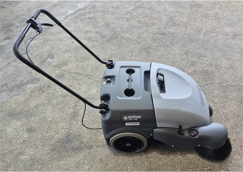 Nilfisk SW 750 - سياره كنس شوارع: صورة 1 Nilfisk SW 750 - سياره كنس شوارع: صورة 1