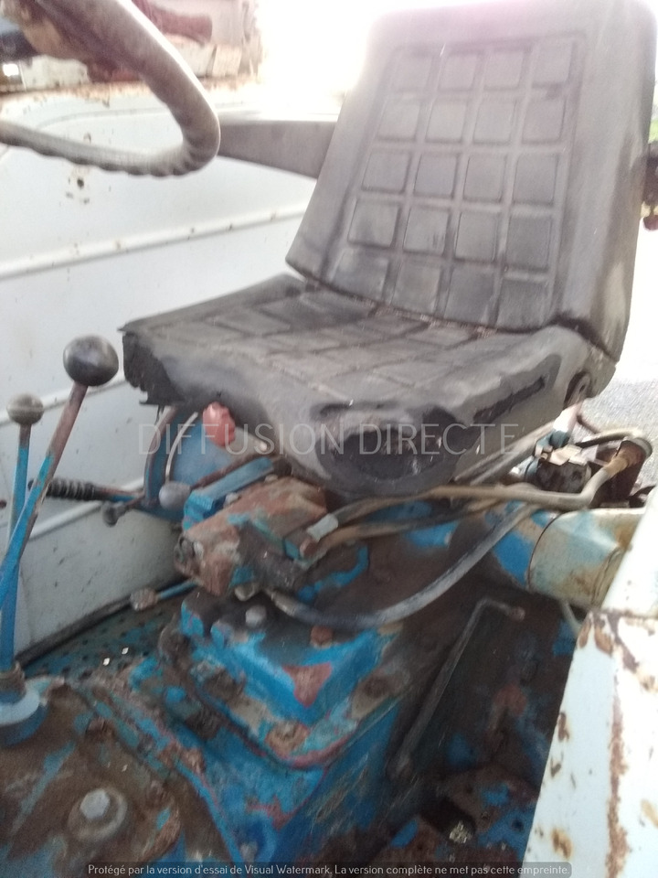 FORD TRACTEUR AGRICOLE 5000 SUPER MAJOR - جرار: صورة 5 FORD TRACTEUR AGRICOLE 5000 SUPER MAJOR - جرار: صورة 5