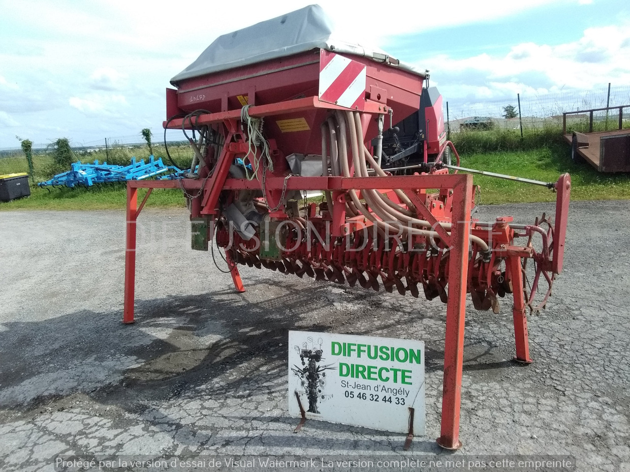 KUHN SEMOIR EN LIGNE ACCORD PNEUMATIC - آلة بذر الحصاد: صورة 1 KUHN SEMOIR EN LIGNE ACCORD PNEUMATIC - آلة بذر الحصاد: صورة 1