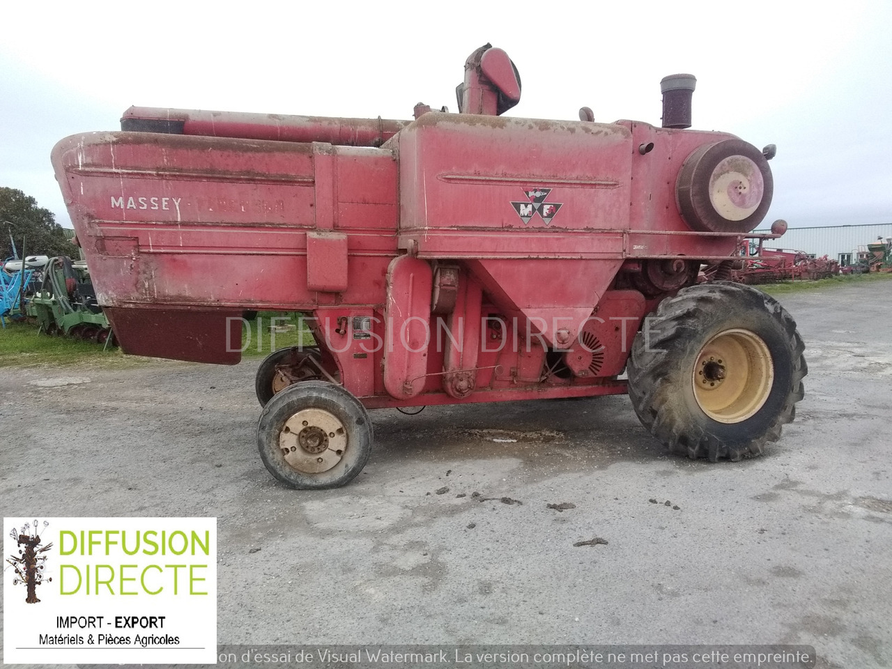 MASSEY FERGUSON MOISSONNEUSE BATTEUSE 500 - آلات الحصاد: صورة 1 MASSEY FERGUSON MOISSONNEUSE BATTEUSE 500 - آلات الحصاد: صورة 1