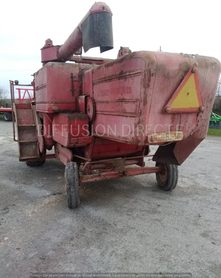 MASSEY FERGUSON MOISSONNEUSE BATTEUSE 500 - آلات الحصاد: صورة 4 MASSEY FERGUSON MOISSONNEUSE BATTEUSE 500 - آلات الحصاد: صورة 4
