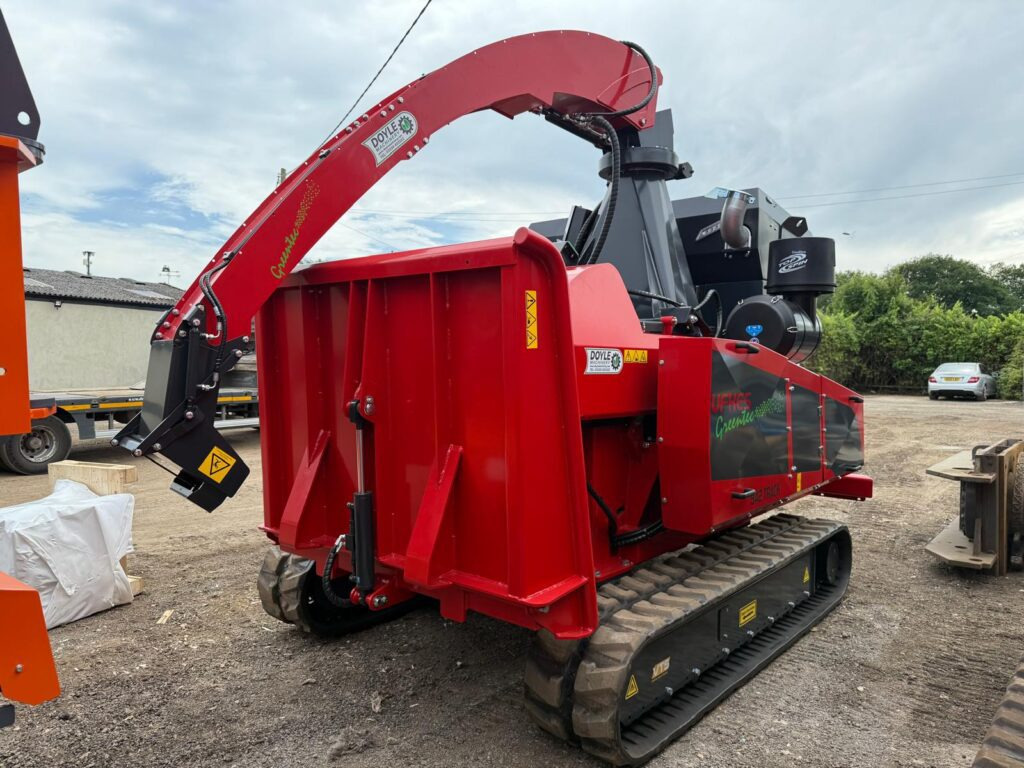 UFKES 942 Chipper - قاطعة الأخشاب: صورة 1 UFKES 942 Chipper - قاطعة الأخشاب: صورة 1