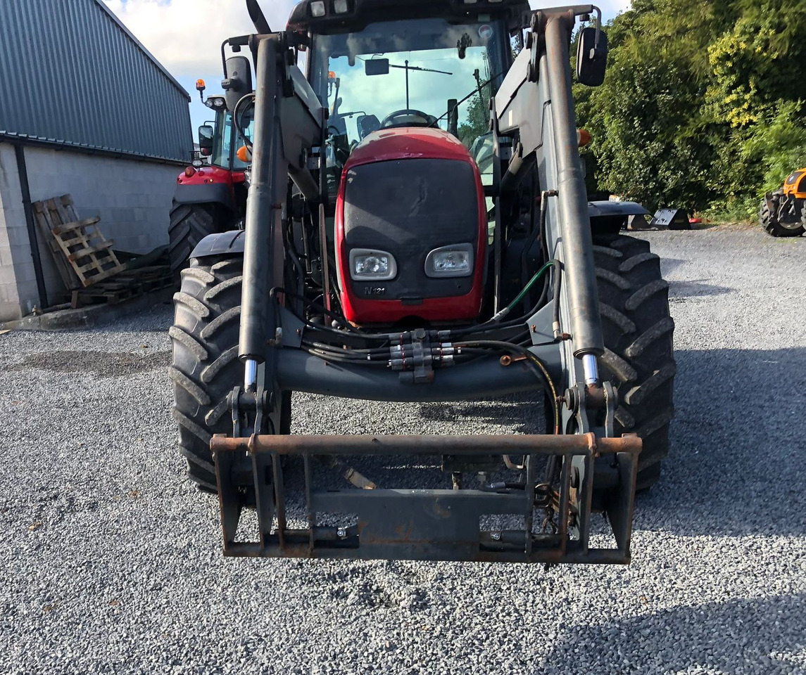 2006 Valtra N121 c/w front loader, 9700 Hrs - جرار: صورة 3 2006 Valtra N121 c/w front loader, 9700 Hrs - جرار: صورة 3