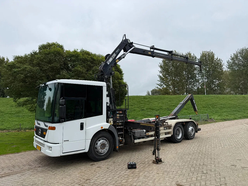Mercedes-Benz Econic Hiab 220-Hooklift-6x2-Remote - شاحنة كرين: صورة 1 Mercedes-Benz Econic Hiab 220-Hooklift-6x2-Remote - شاحنة كرين: صورة 1