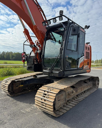 HitachiZX225USLC-7 + Engcon - حفار زاحف: صورة 4 HitachiZX225USLC-7 + Engcon - حفار زاحف: صورة 4