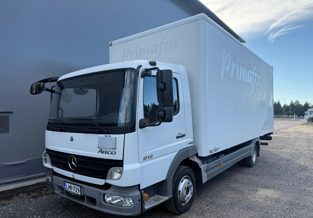 Mercedes-BenzAtego kaappi + perälauta - شاحنة صندوقية: صورة 1 Mercedes-BenzAtego kaappi + perälauta - شاحنة صندوقية: صورة 1
