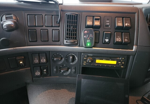 شاحنات مسطحة, شاحنة كرين VolvoFM 420 6x2: صورة 14