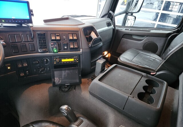 شاحنات مسطحة, شاحنة كرين VolvoFM 420 6x2: صورة 15