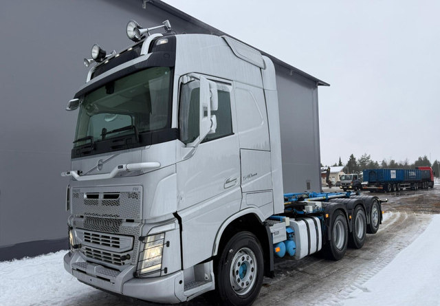 VolvoFh13 540 - شاحنة برافعة خطافية: صورة 1 VolvoFh13 540 - شاحنة برافعة خطافية: صورة 1