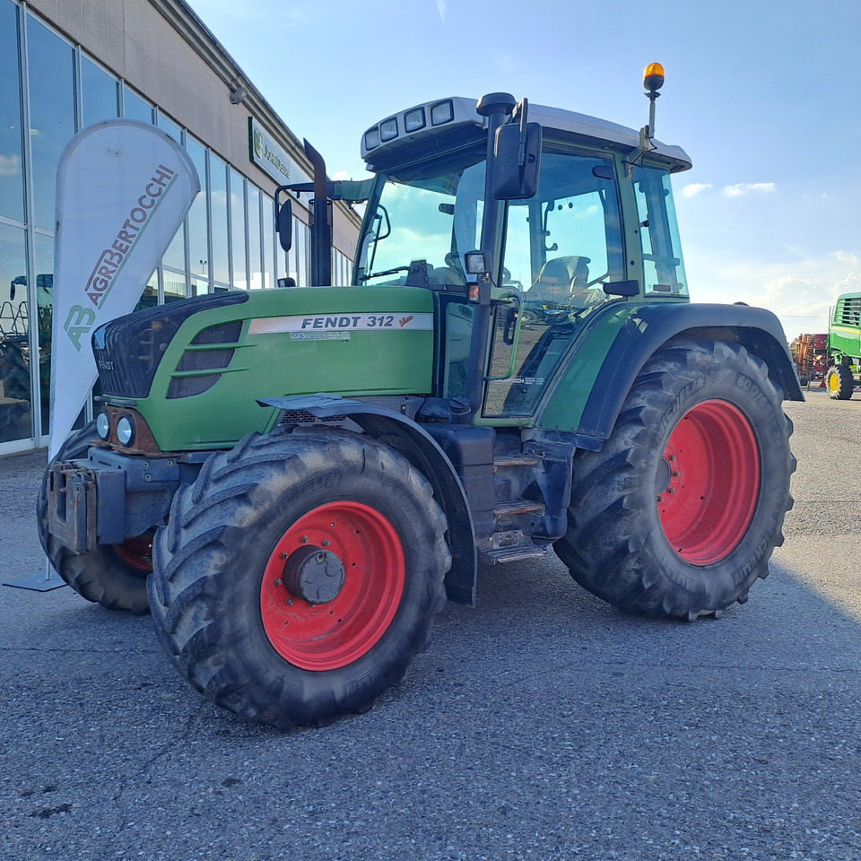 FENDT 312 VARIO - جرار: صورة 1 FENDT 312 VARIO - جرار: صورة 1