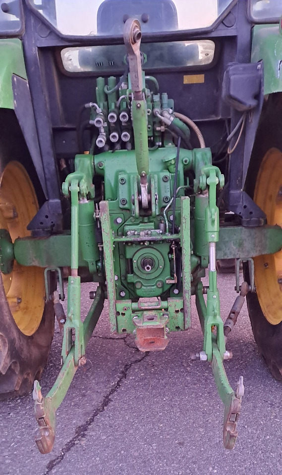 JOHN DEERE 5820 - جرار: صورة 5 JOHN DEERE 5820 - جرار: صورة 5