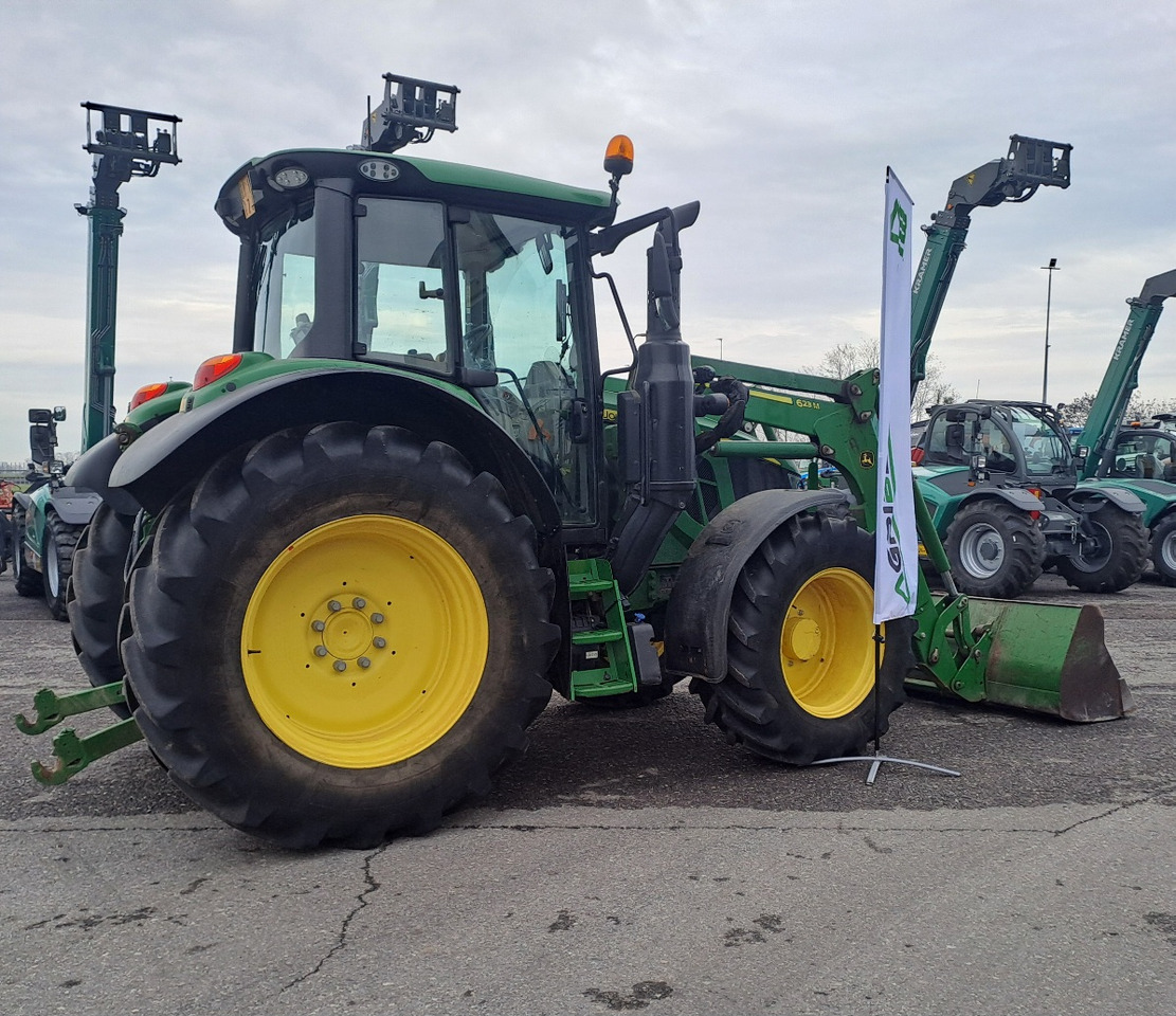 JOHN DEERE 6120R CON CARICATORE FRONTALE 623 M - جرار: صورة 3 JOHN DEERE 6120R CON CARICATORE FRONTALE 623 M - جرار: صورة 3