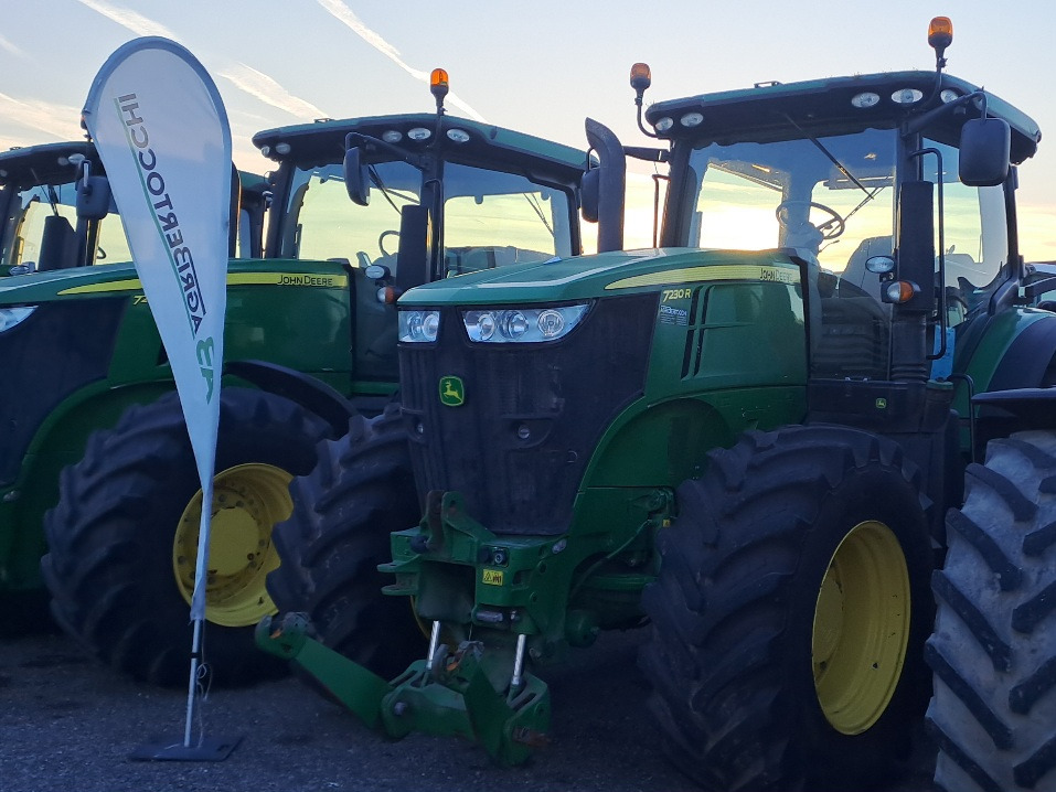 JOHN DEERE 7230R - جرار: صورة 1 JOHN DEERE 7230R - جرار: صورة 1
