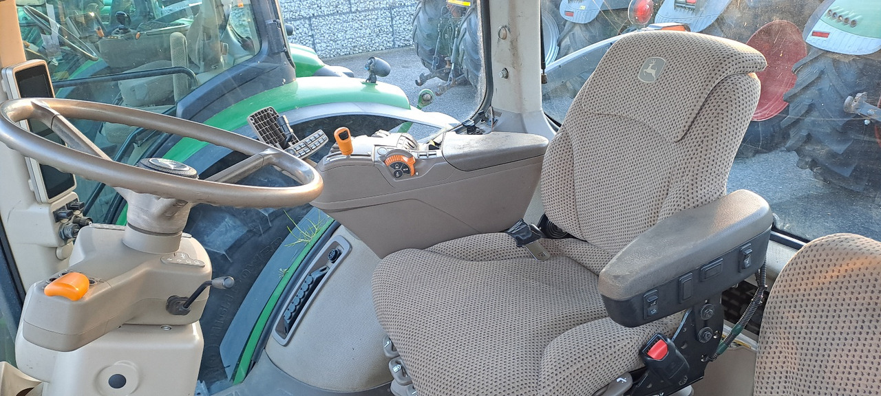 JOHN DEERE 7230R - جرار: صورة 5 JOHN DEERE 7230R - جرار: صورة 5