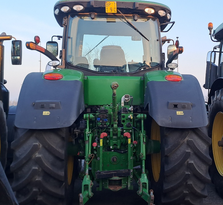 JOHN DEERE 7230R - جرار: صورة 4 JOHN DEERE 7230R - جرار: صورة 4