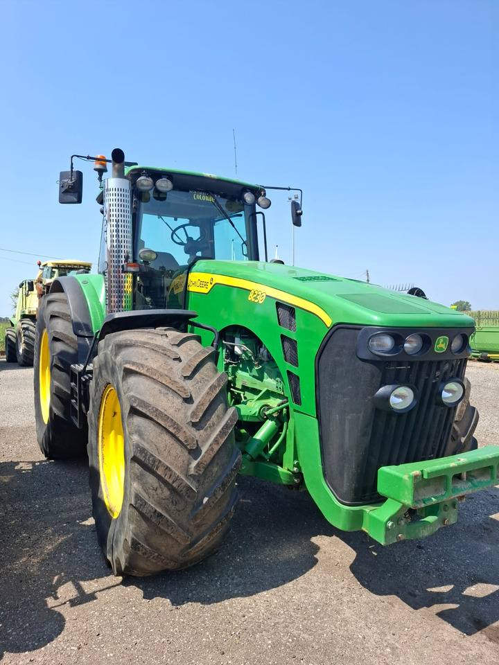 JOHN DEERE 8230 - جرار: صورة 1 JOHN DEERE 8230 - جرار: صورة 1