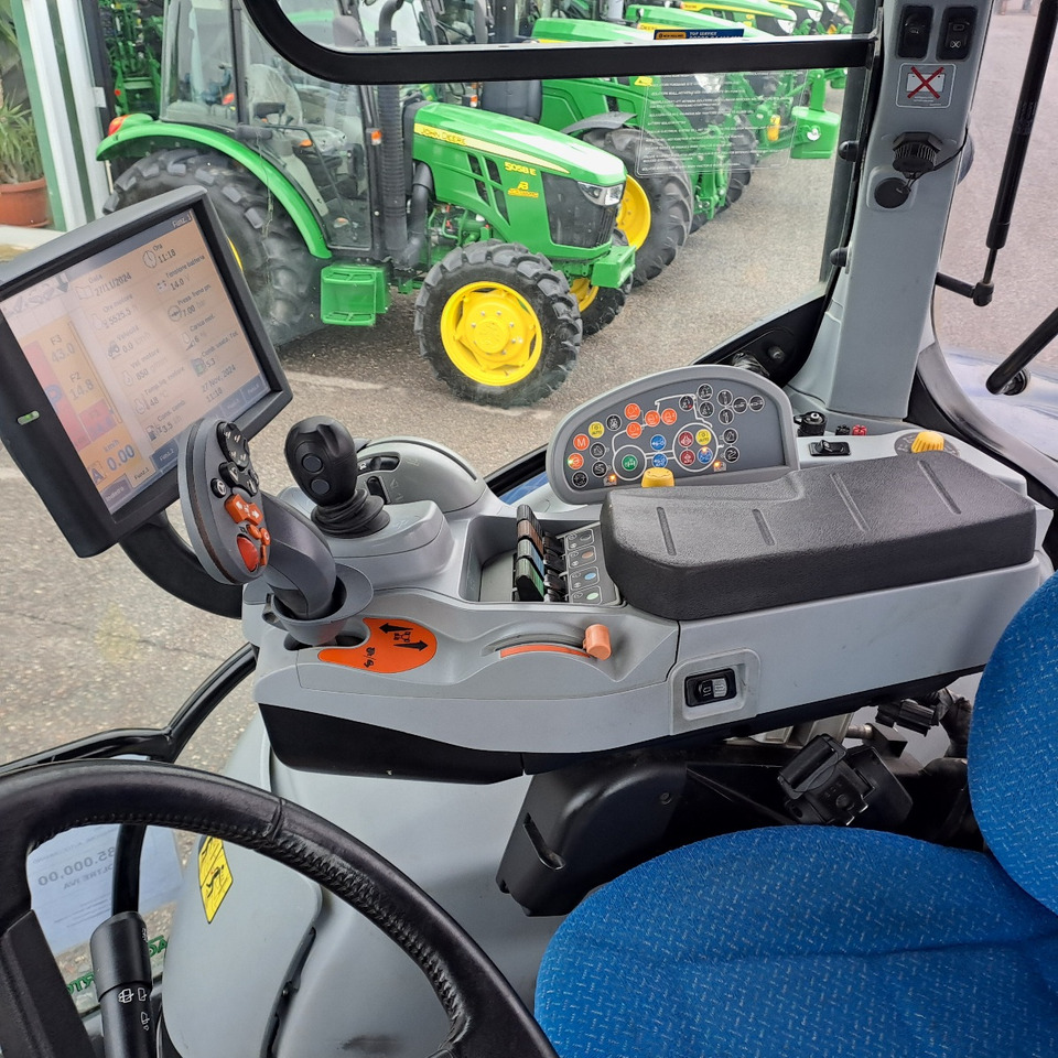 NEW HOLLAND T7.270 BLUEPOWER - جرار: صورة 4 NEW HOLLAND T7.270 BLUEPOWER - جرار: صورة 4