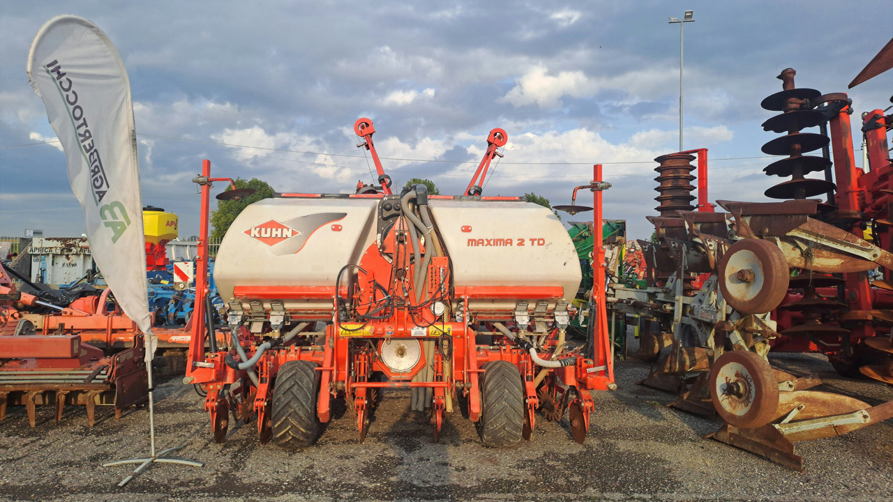 SEMINATRICE DI PRECISIONE KUHN MAXIMA 2 TD - آلة البذر الدقيق: صورة 2 SEMINATRICE DI PRECISIONE KUHN MAXIMA 2 TD - آلة البذر الدقيق: صورة 2