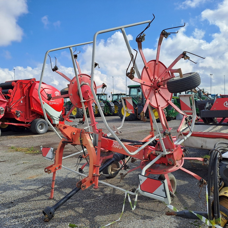 VOLTAFIENO LELY STABILO 600 - نشارة الدريس/ شوكة جرف: صورة 1 VOLTAFIENO LELY STABILO 600 - نشارة الدريس/ شوكة جرف: صورة 1