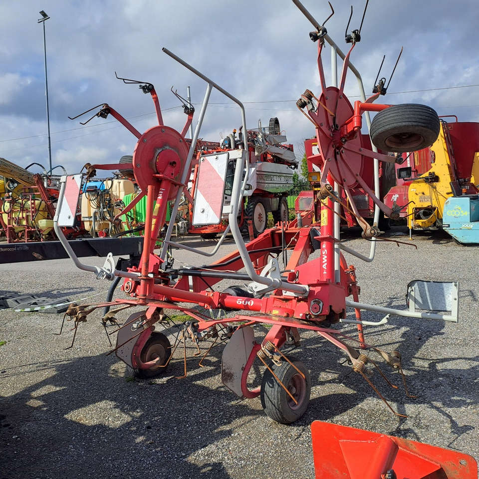 VOLTAFIENO LELY STABILO 600 - نشارة الدريس/ شوكة جرف: صورة 3 VOLTAFIENO LELY STABILO 600 - نشارة الدريس/ شوكة جرف: صورة 3