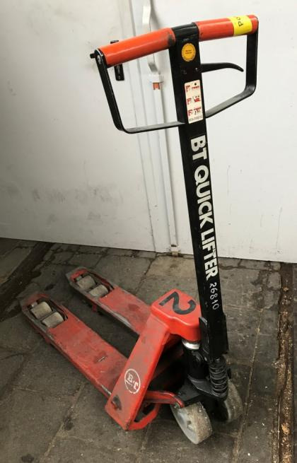 BT QUICK LIFTER Kräne und Hebegeräte - شاحنة نقل الطبالي: صورة 1 BT QUICK LIFTER Kräne und Hebegeräte - شاحنة نقل الطبالي: صورة 1