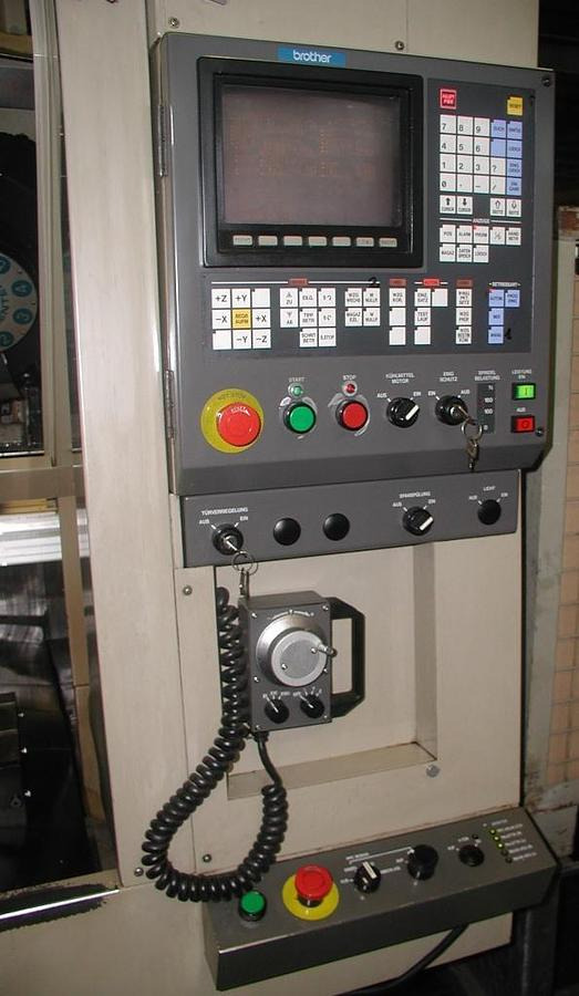Vertikal-Bearbeitungszentrum BROTHER - مركز تصنيع CNC: صورة 2 Vertikal-Bearbeitungszentrum BROTHER - مركز تصنيع CNC: صورة 2
