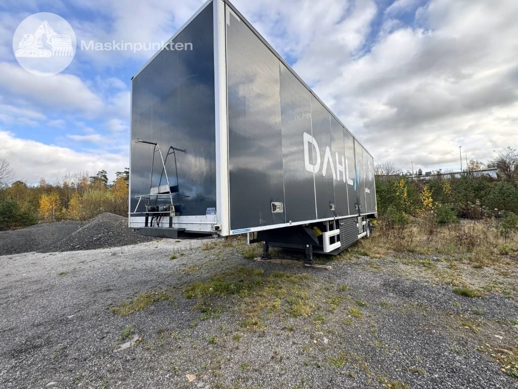 HFR 1 axlad semitrailer med truck! - نصف مقطورة بصندوق مغلق: صورة 2 HFR 1 axlad semitrailer med truck! - نصف مقطورة بصندوق مغلق: صورة 2