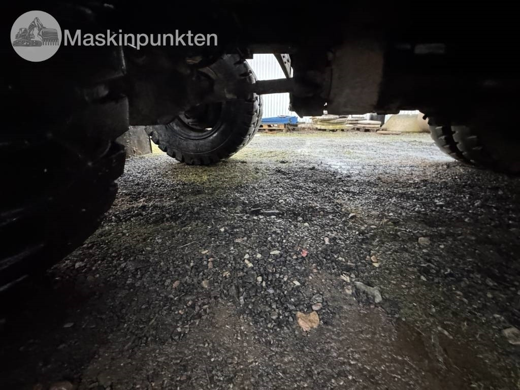 حفار ذو عجلات Hitachi ZX 140 W-3 Med vagn och redskap!: صورة 7 حفار ذو عجلات Hitachi ZX 140 W-3 Med vagn och redskap!: صورة 7