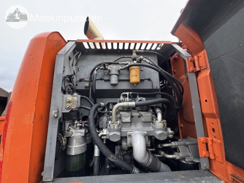 حفار ذو عجلات Hitachi ZX 140 W-3 Med vagn och redskap!: صورة 31 حفار ذو عجلات Hitachi ZX 140 W-3 Med vagn och redskap!: صورة 31