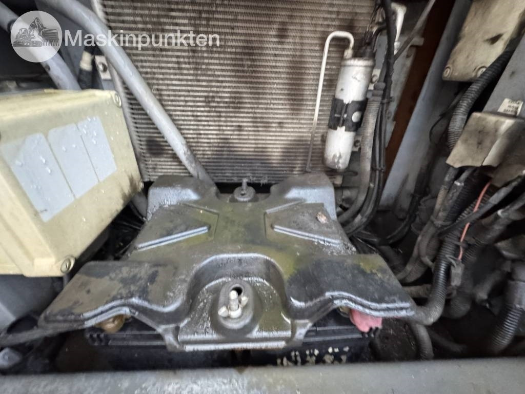 حفار ذو عجلات Hitachi ZX 140 W-3 Med vagn och redskap!: صورة 28 حفار ذو عجلات Hitachi ZX 140 W-3 Med vagn och redskap!: صورة 28