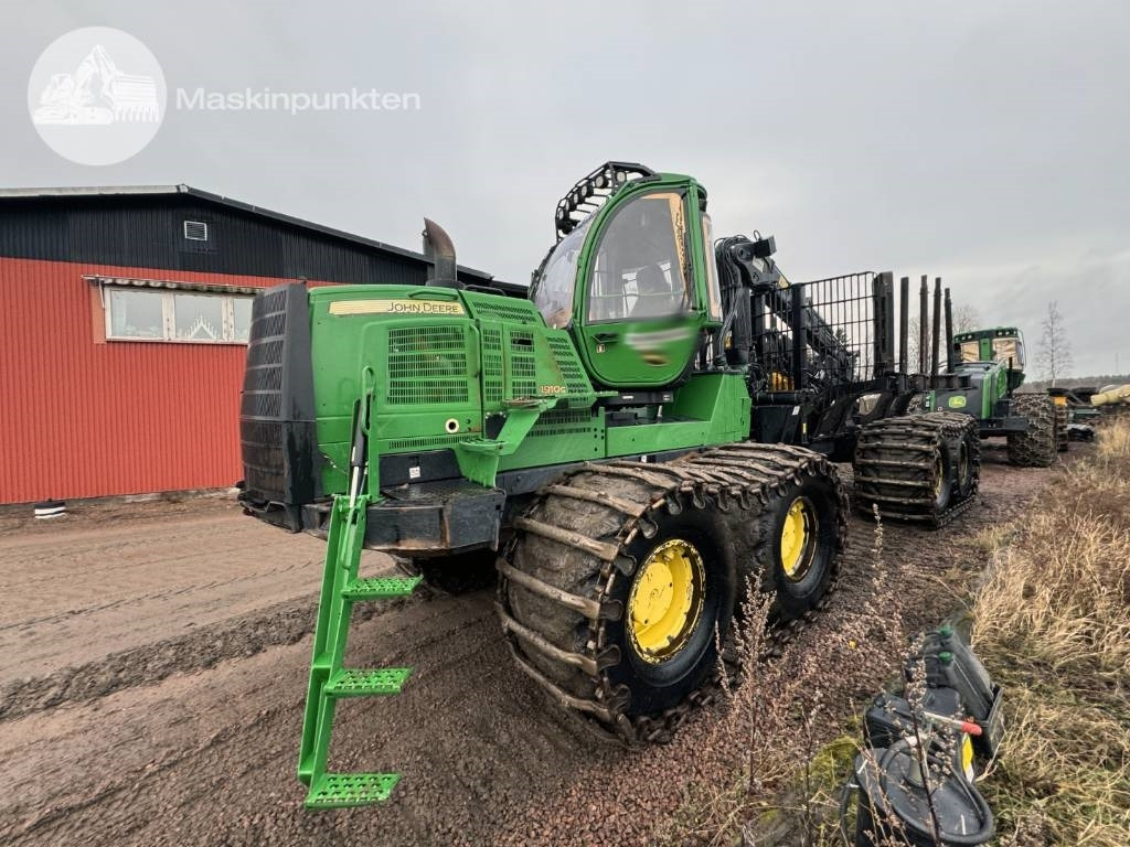 John Deere 1910 G - جرار شحن جذوع أشجار الغابات: صورة 1 John Deere 1910 G - جرار شحن جذوع أشجار الغابات: صورة 1