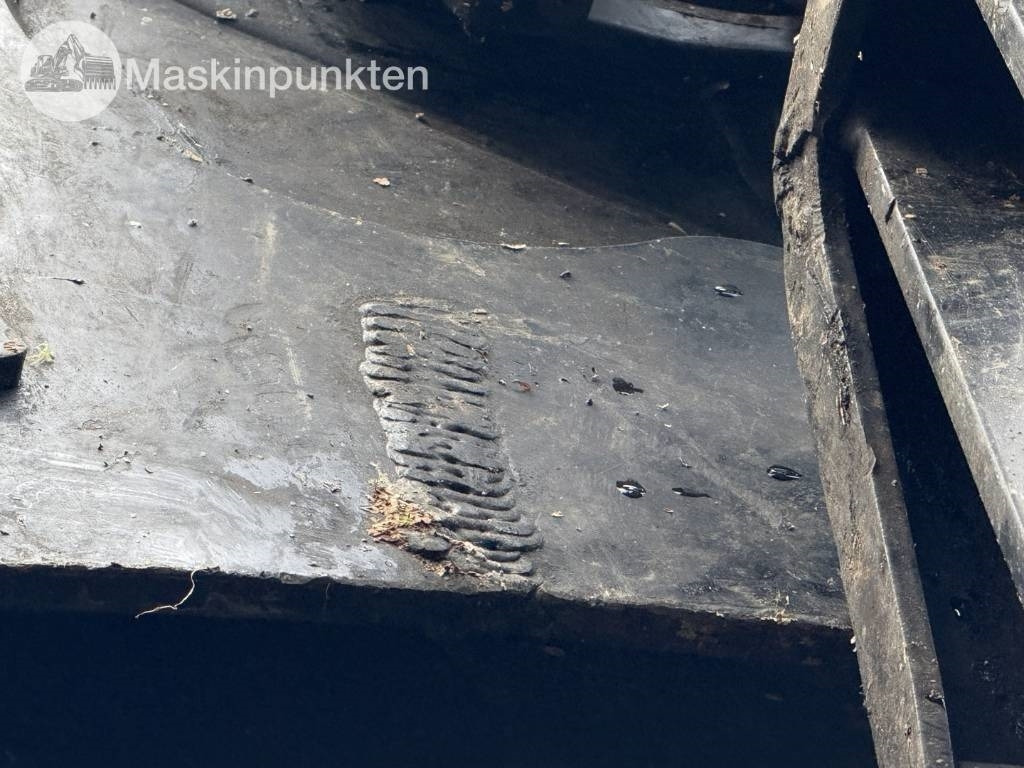 جرار شحن جذوع أشجار الغابات Komatsu 835: صورة 46