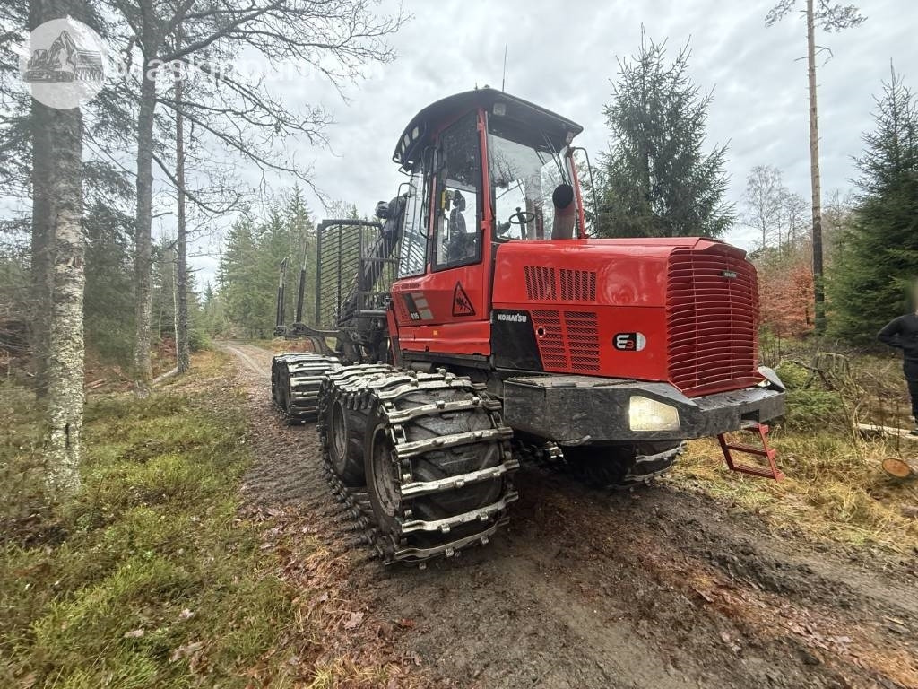 Komatsu 835 - جرار شحن جذوع أشجار الغابات: صورة 3 Komatsu 835 - جرار شحن جذوع أشجار الغابات: صورة 3