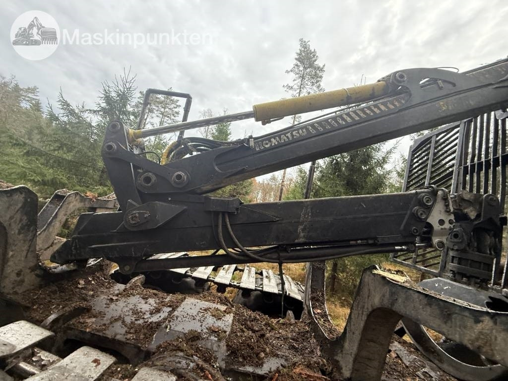 جرار شحن جذوع أشجار الغابات Komatsu 835: صورة 37