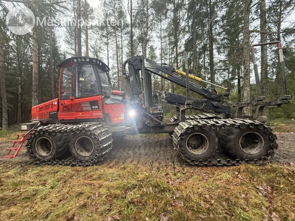 جرار شحن جذوع أشجار الغابات Komatsu 835: صورة 8