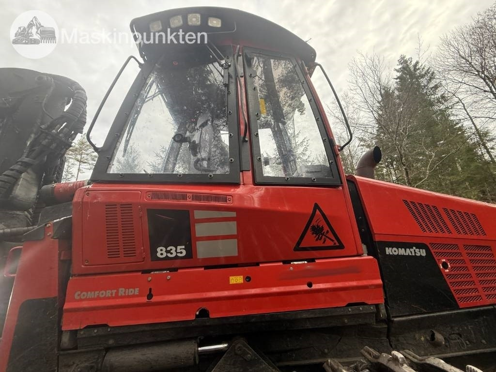 جرار شحن جذوع أشجار الغابات Komatsu 835: صورة 23