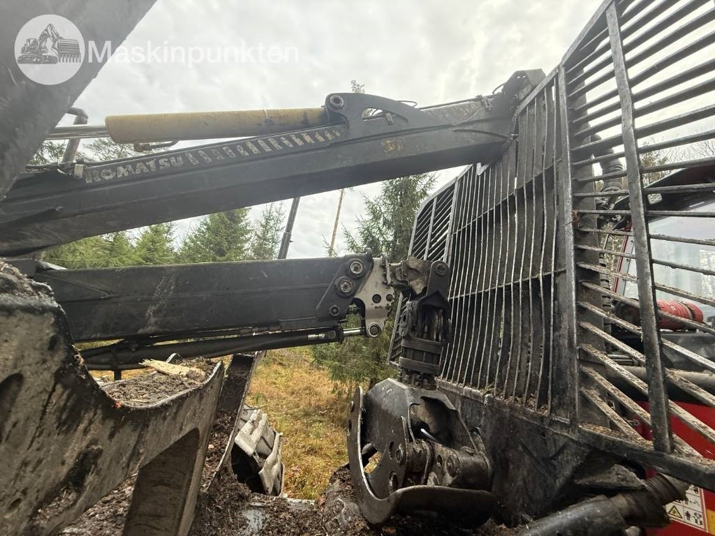 جرار شحن جذوع أشجار الغابات Komatsu 835: صورة 36