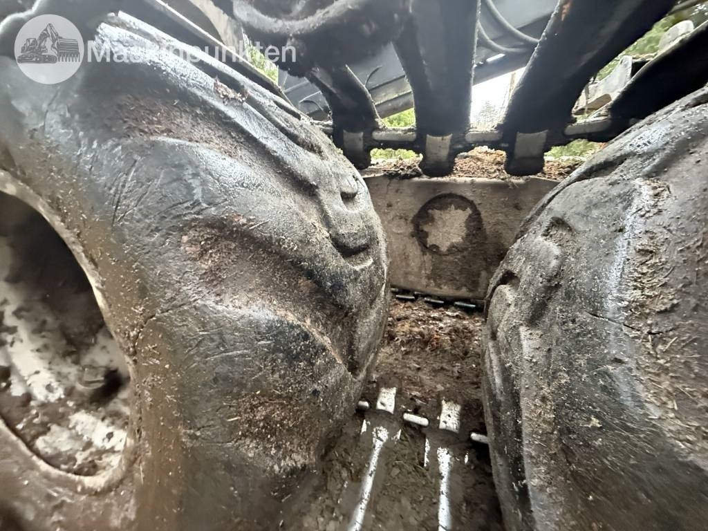 جرار شحن جذوع أشجار الغابات Komatsu 835: صورة 34