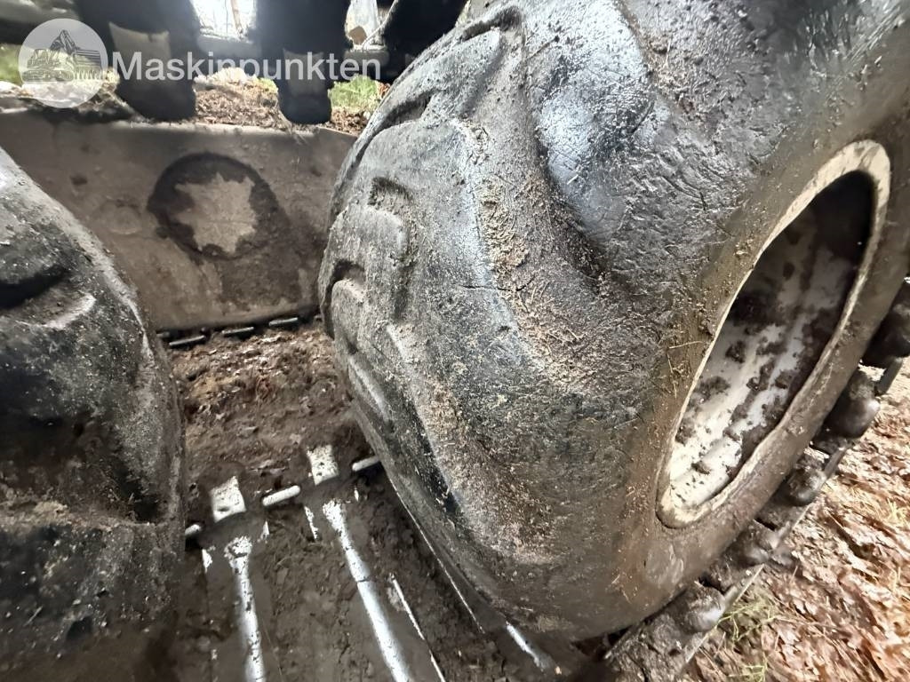 جرار شحن جذوع أشجار الغابات Komatsu 835: صورة 33