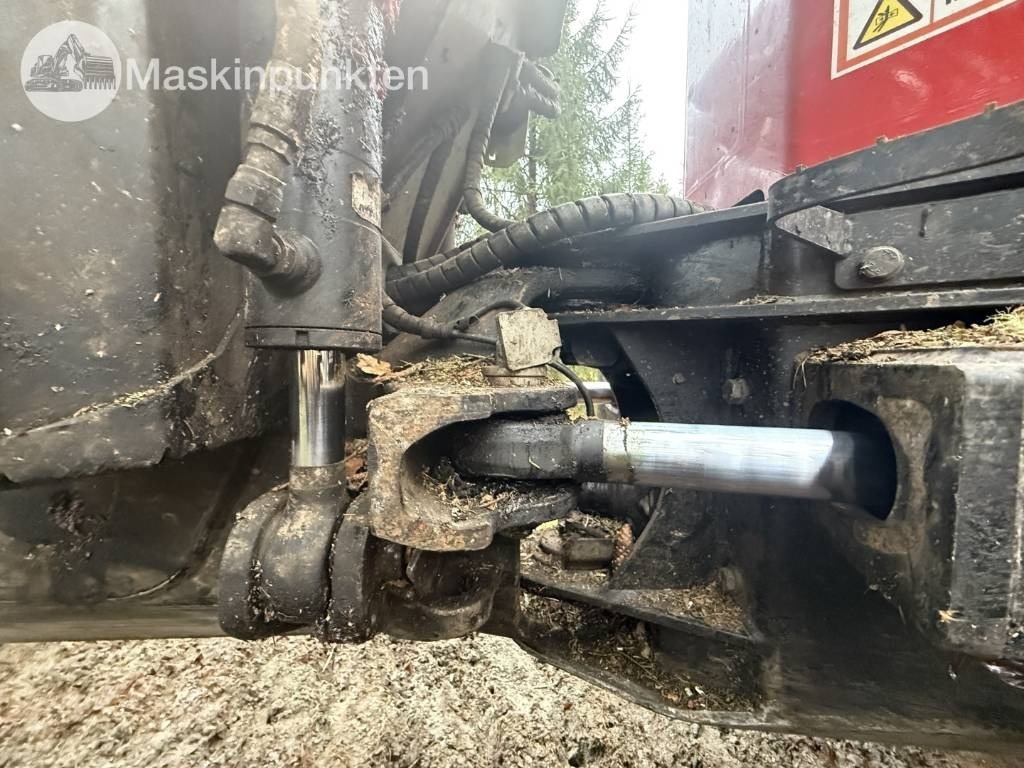 جرار شحن جذوع أشجار الغابات Komatsu 835: صورة 30