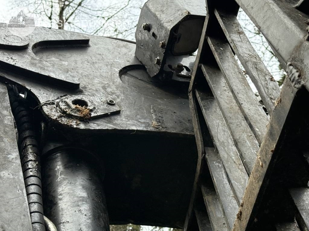 جرار شحن جذوع أشجار الغابات Komatsu 835: صورة 47