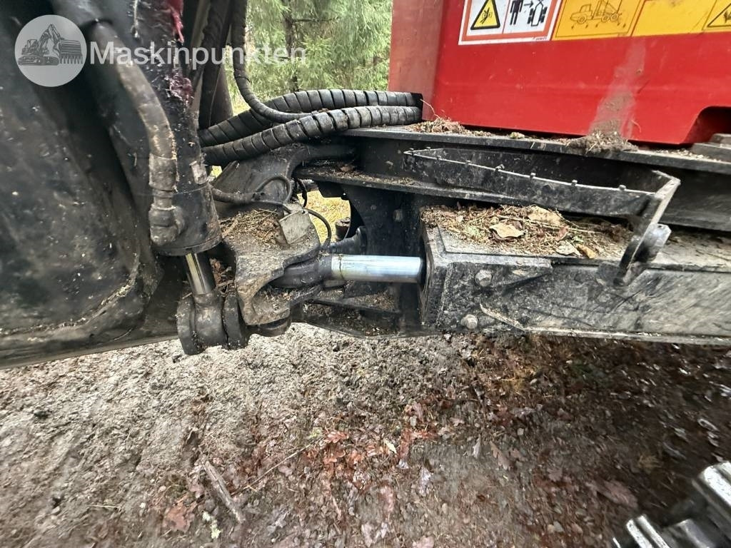 جرار شحن جذوع أشجار الغابات Komatsu 835: صورة 32