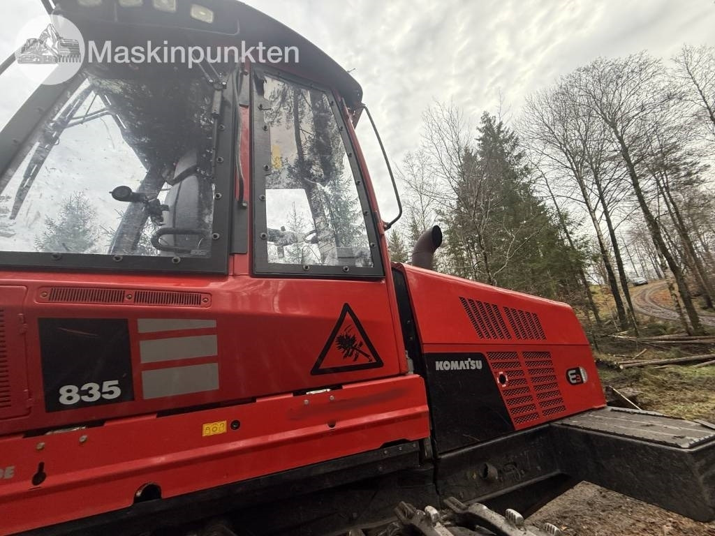 جرار شحن جذوع أشجار الغابات Komatsu 835: صورة 24