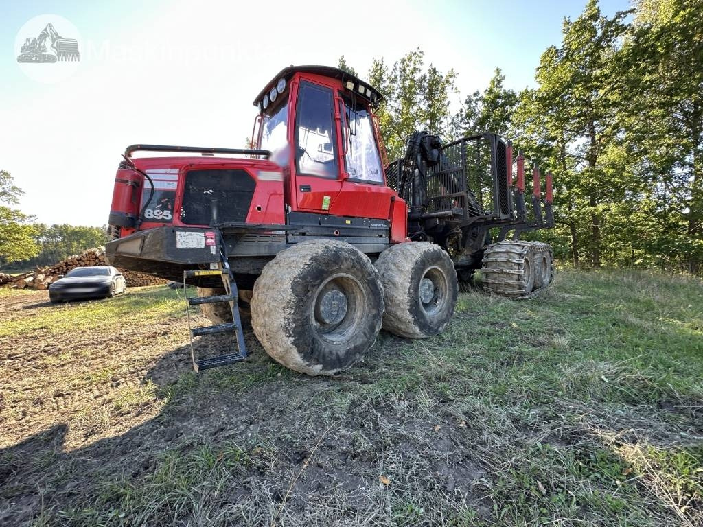 Komatsu 895 - جرار شحن جذوع أشجار الغابات: صورة 1 Komatsu 895 - جرار شحن جذوع أشجار الغابات: صورة 1