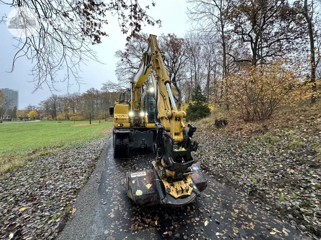 Komatsu PW 148-11 med vagn och redskap - حفار ذو عجلات: صورة 3 Komatsu PW 148-11 med vagn och redskap - حفار ذو عجلات: صورة 3