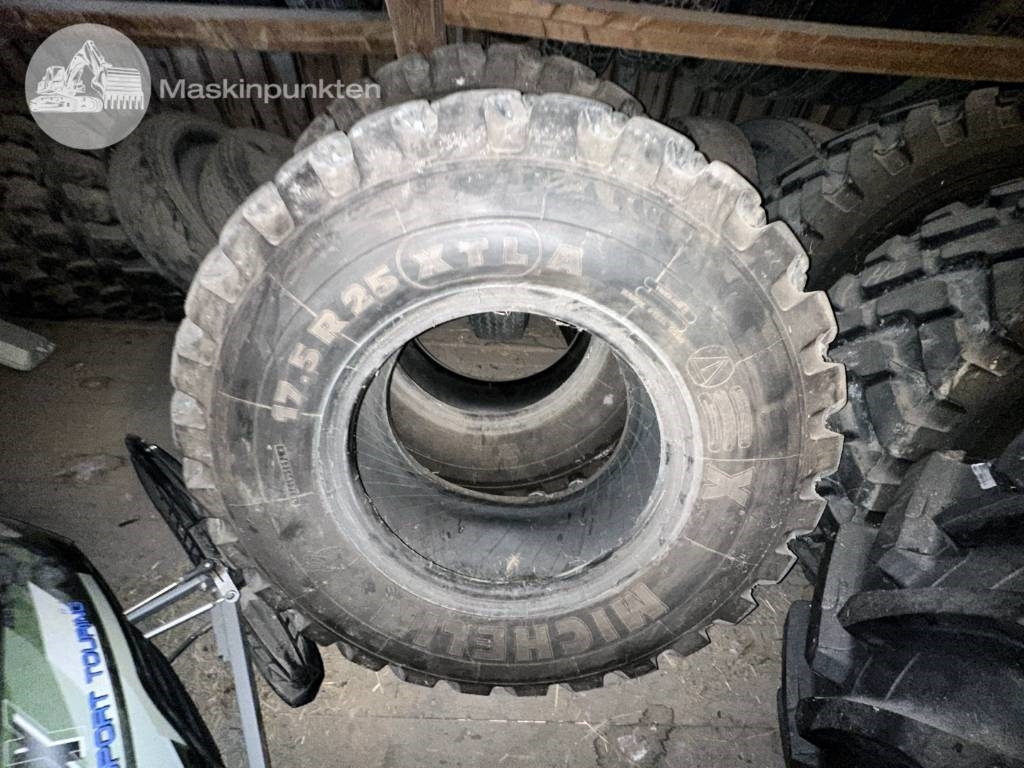 Michelin 17.5R25 Hjullastardäck - إطارات - آلات الإنشاء: صورة 1 Michelin 17.5R25 Hjullastardäck - إطارات - آلات الإنشاء: صورة 1